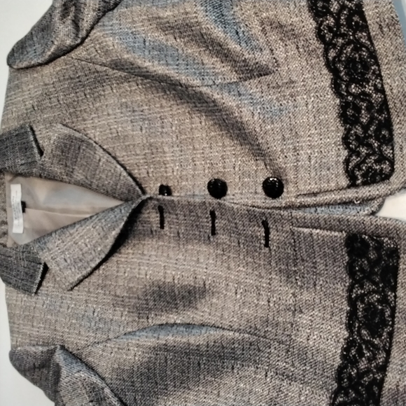 TAHARI Arthur S. Levine 2 piece skirt suit, size 12P - Picture 8 of 16